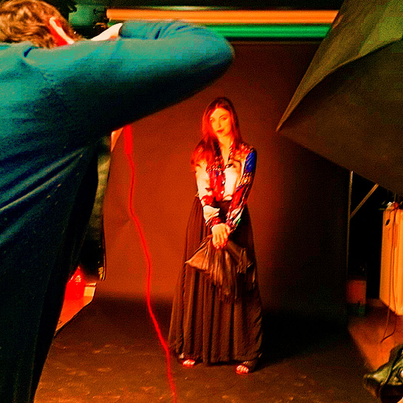 01 backstage